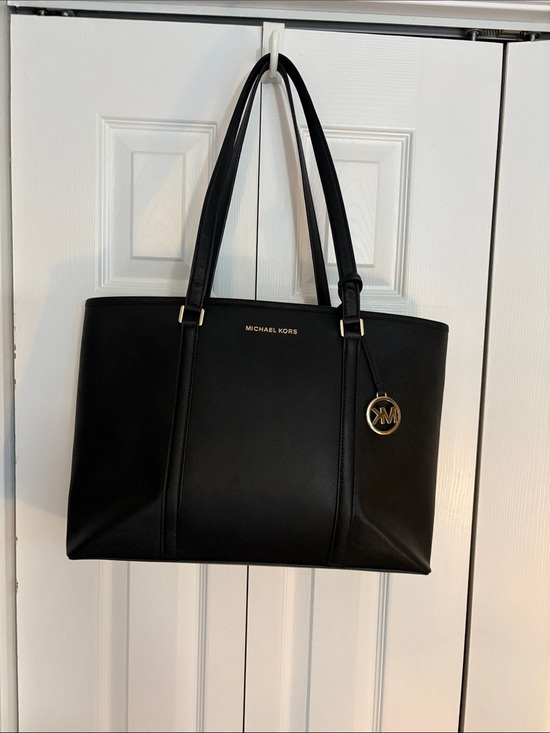 Michael Kors Handbags - Michael Kors Black Leather Saffiano Tote with Gold Charm